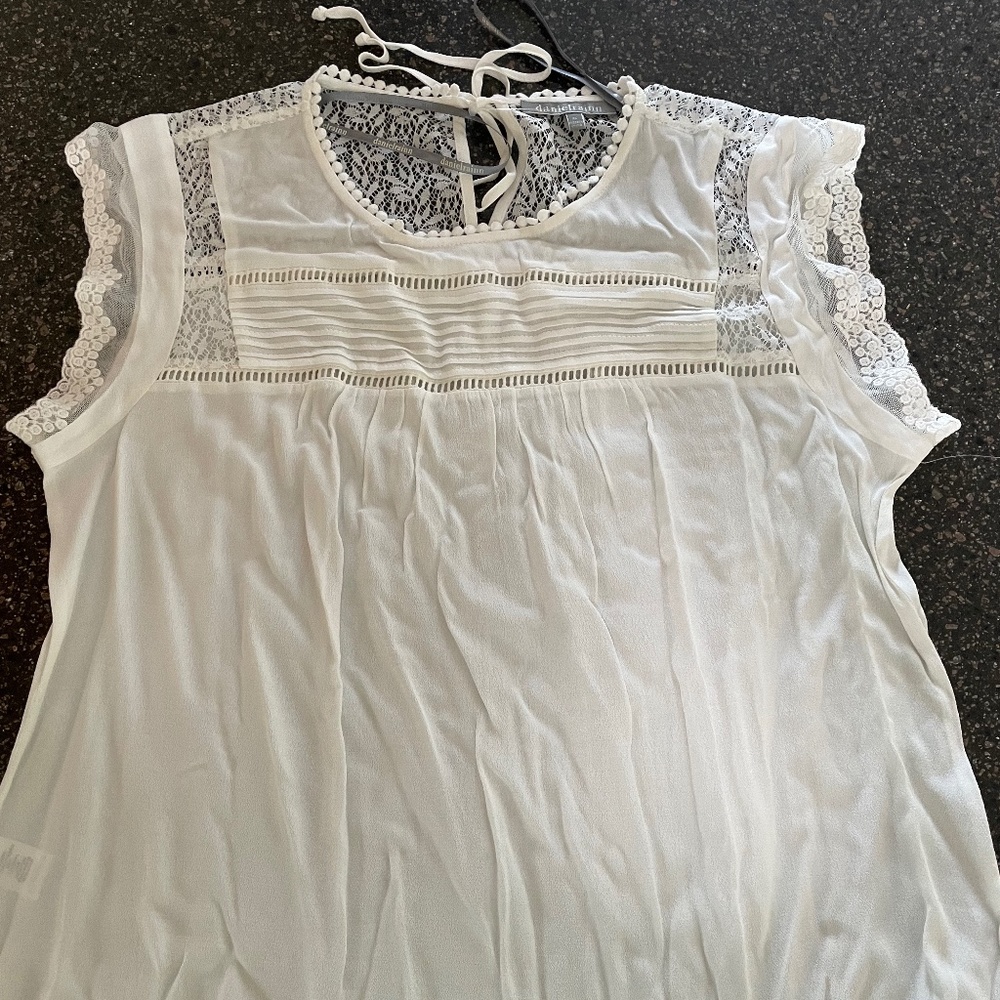 Daniel Rainn NWT Sleeveless Top